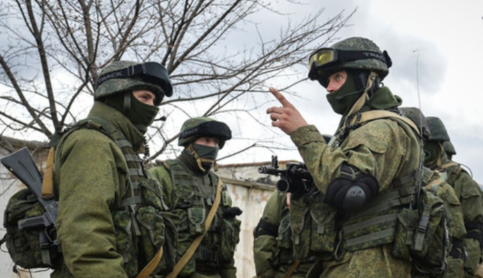 Атаки по НПЗ та транспортних об'єктах: Міноборони РФ залучить резервістів для захисту