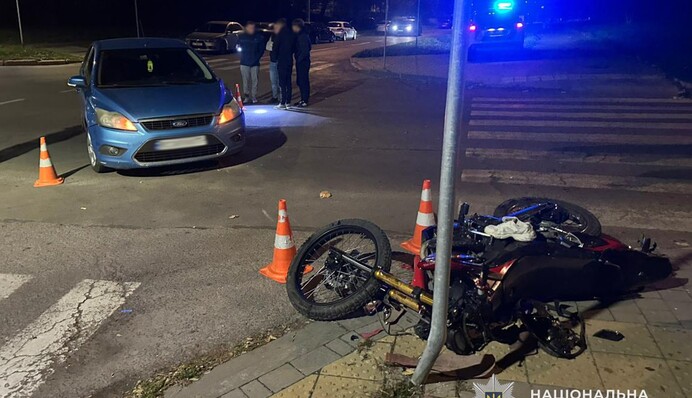У Львові сталася смертельна ДТП: внаслідок зіткнення мотоцикла та легковика загинула 16-річна дівчина