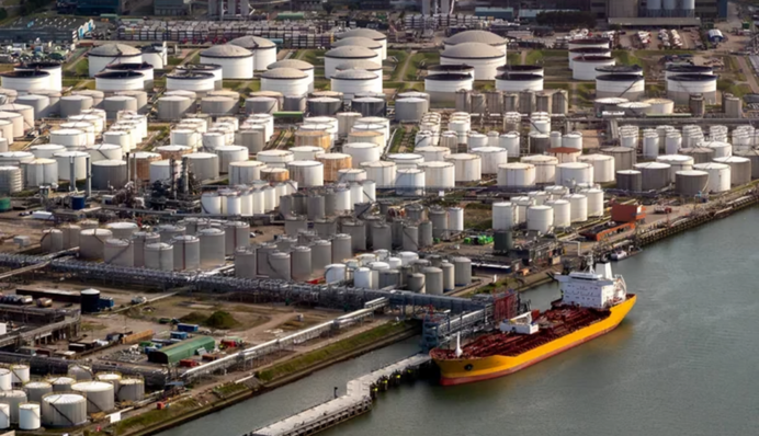 Поставки российской нефти в Индию упадут до нуля из-за санкций против «Роснефти» и «Лукойла» – Bloomberg