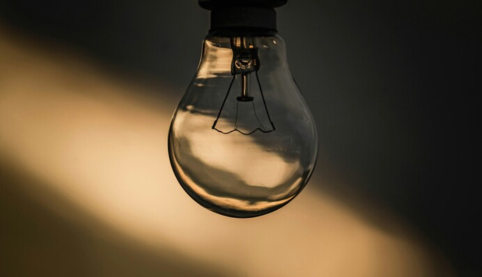 Графіки погодинних відключень світла сьогодні діють у 12 регіонах