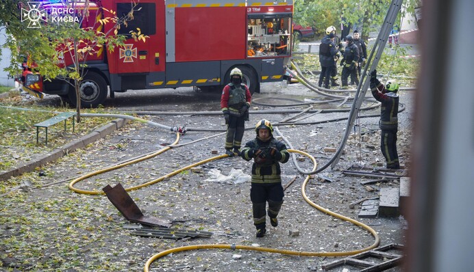 В ГСЧС рассказали о последствиях ударов РФ по Киеву 22 октября: повреждены жилье и гражданская инфраструктура