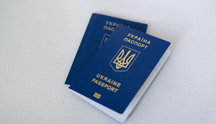 Бумажные паспорта в Украине будут заполняться только на государственном языке — ВР приняла постановление
