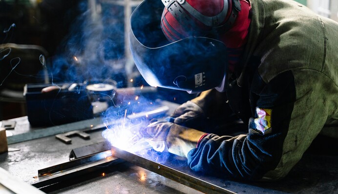Укроборонпром відкрив тисячу вакансій: оператори ЧПК, зварювальники та монтажники електроніки