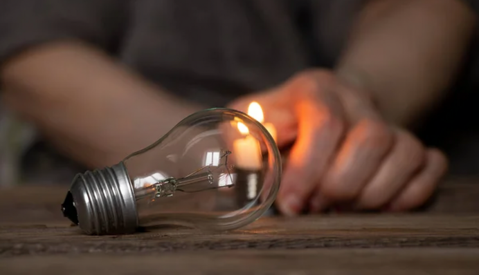 У 12 регіонах України тривають відключення електроенергії – споживання залишається високим