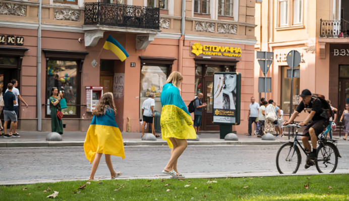 91% українців погано ставляться до Росії,  4% – добре, – КМІС