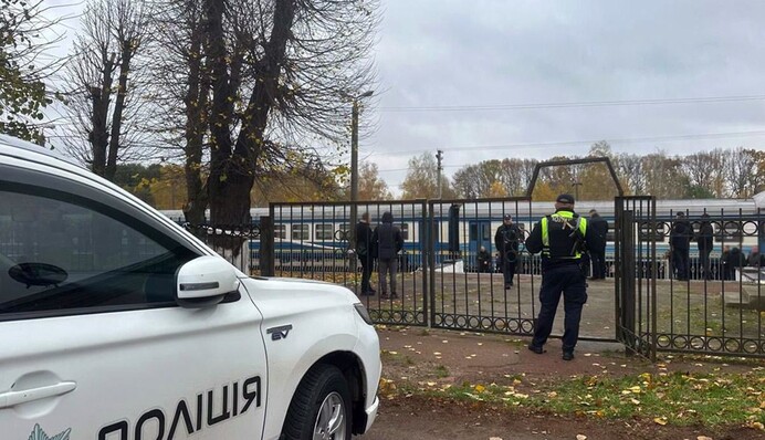 Вибух на пероні в Овручі: чоловік підірвав гранату під час перевірки документів