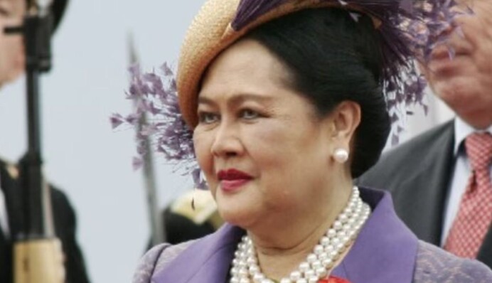 У Таїланді померла королева-мати Сірікіт