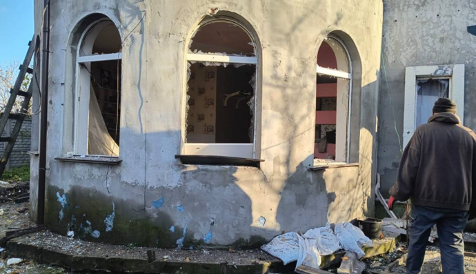 Атака РФ на Чернігів: від падіння дрона постраждало двоє людей