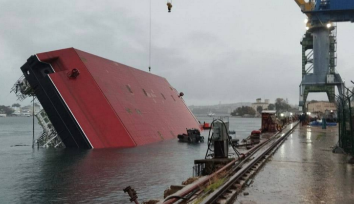 У Севастополі перекинувся плавучий кран – двоє загиблих, 20 поранених