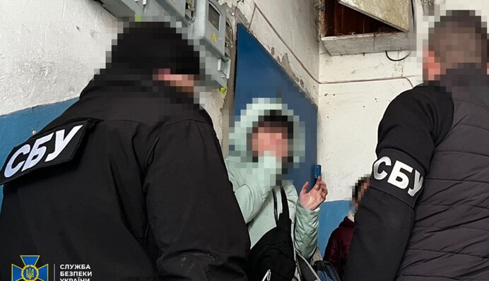 СБУ задержала женщину, которая под видом уборщицы шпионила за ВСУ