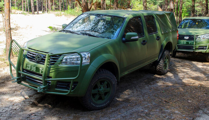 Продавали авто, ввезені для ЗСУ: учасники схеми постануть перед судом