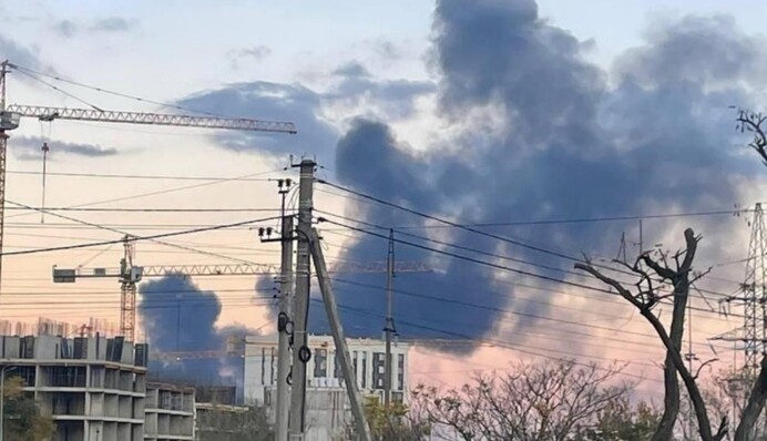 В тимчасово окупованому Криму після атаки дронів палає нафтобаза