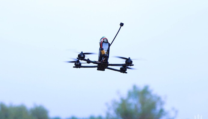 Китай скорочує постачання компонентів для українських дронів