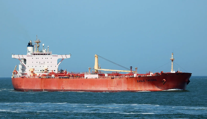 Из-за санкций США: Танкер с российской нефтью для Индии развернулся в Балтийском море
