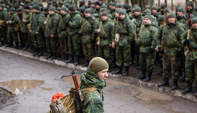 В России приняли закон о круглогодичном призыве: экс-министр объяснил, изменит ли это ситуацию на фронте