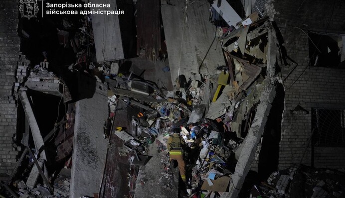 Удар РФ по Запорожью: из-под завалов получили погибшего, увеличилось количество пострадавших