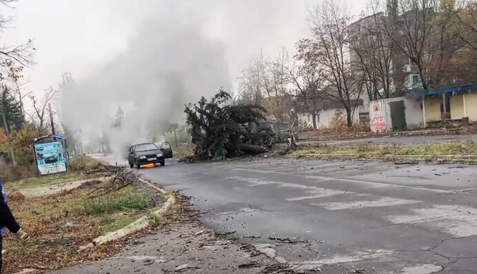 Росіяни дроном атакували авто волонтерів у Костянтинівці