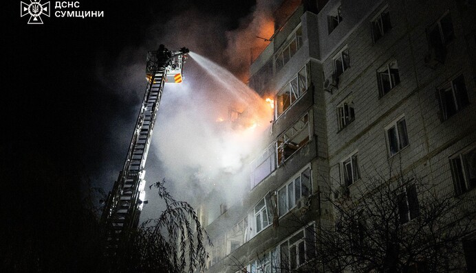 Російські дрони вдарили по Сумах – влучили у житлові будинки, є постраждалі