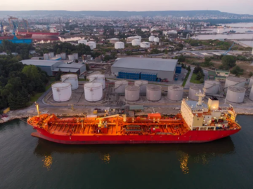 Индия возобновляет закупки нефти у компаний РФ, у компаний, не подпадающих под санкции