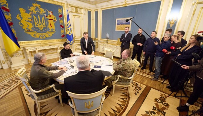 Украина ввела санкции против пропагандистов и российского ВПК: подробности