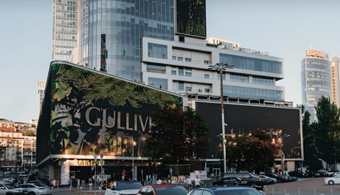 "Ощадбанк" та "Укрексімбанк" тимчасово закрили торговельно-офісний комплекс Gulliver