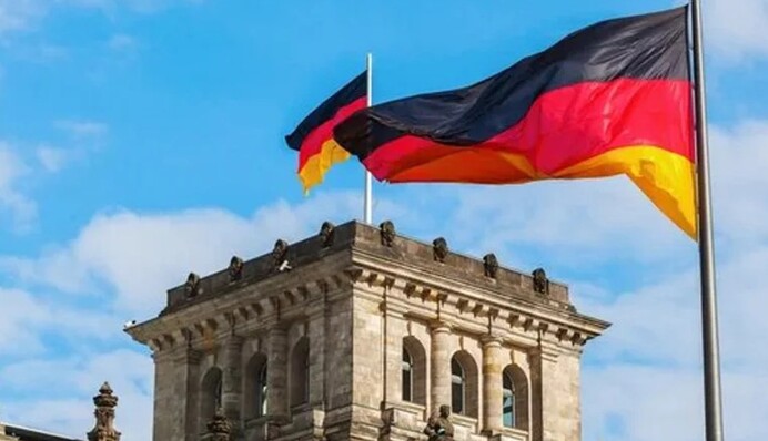 Аэропорт Берлина временно не работал – в небе заметили неизвестный дрон