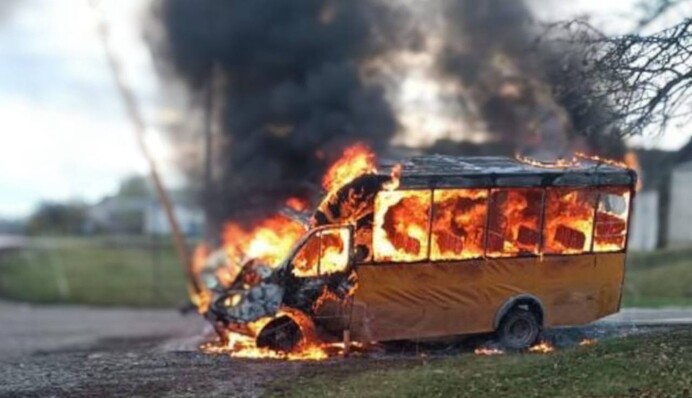 Россияне атаковали гражданский автомобиль и маршрутку в Сумской области — есть пострадавший