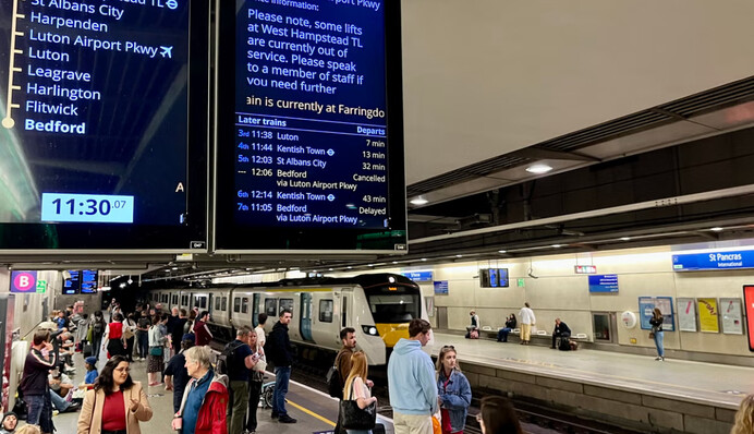 У Британії сталася різанина у поїзді: 10 поранених