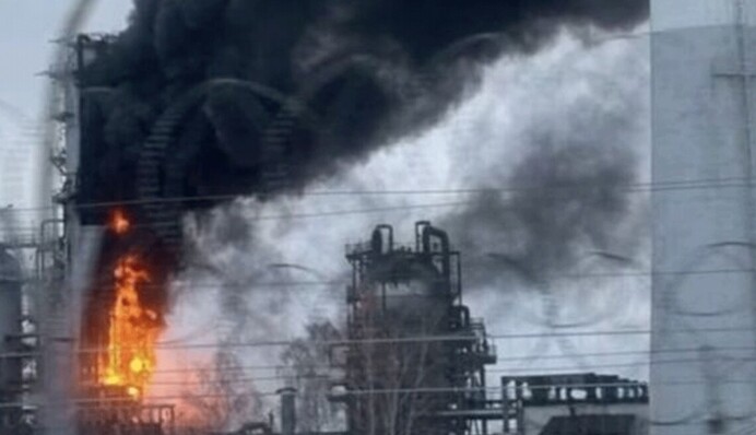 Безпілотники атакували Саратівську область у РФ: ймовірно, під удар потрапив місцевий НПЗ