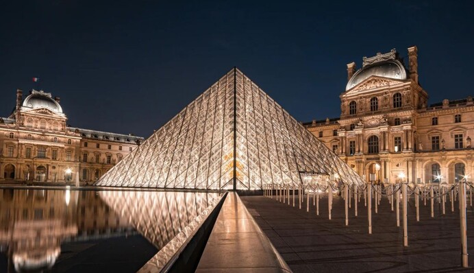 Прокуратура Парижа: Лувр пограбували дрібні злочинці