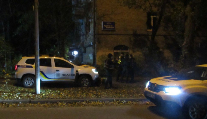 У Києві пограбували військового, який проходив реабілітацію: зловмисників затримали