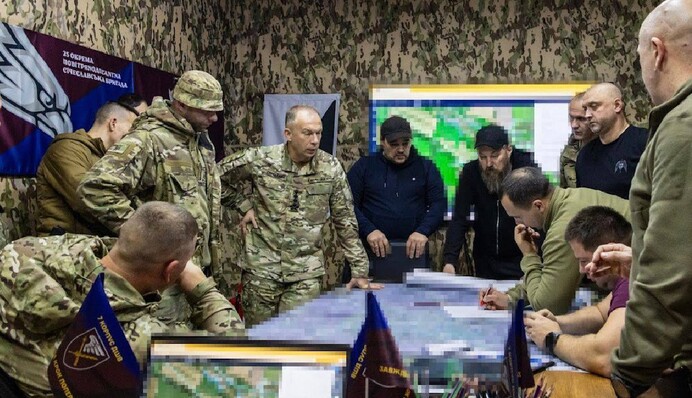 Українські військові розпорошують сили ворога, аби захистити Покровськ — Сирський