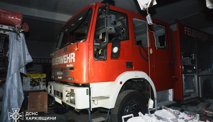 Нічна атака дронів на Харківщині – палали будівлі та пожежне депо