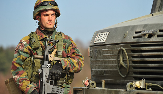 Бельгийской армии приказали сбивать дроны над военными базами страны