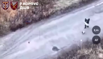 Окупанти вдарили дроном по мирних жителях під білим прапором