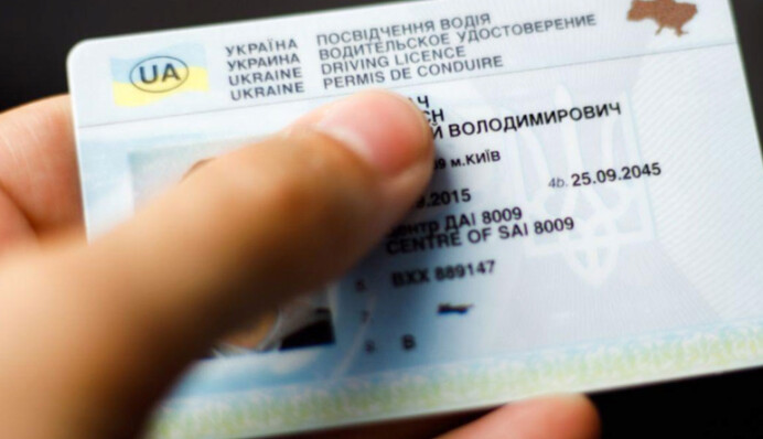 Колишній правоохоронець з Буковини продавав підроблені водійські посвідчення