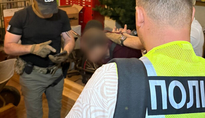 В Киеве правоохранители задержали мужчину, который помогал уклонистам незаконно пересечь границу