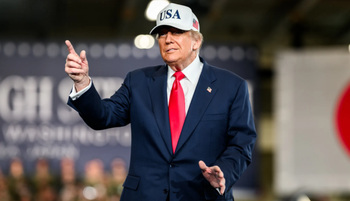 Трамп: Путин просил помочь завершить войну в Украине