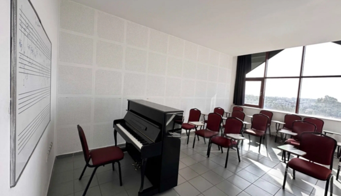 В Финляндии 11-летнюю украинку заставили петь русскую «Калинку» на уроке музыки