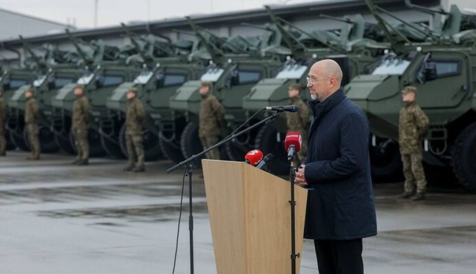 Україна отримала від Латвії 21 бронетранспортер Patria 6x6 та 12 розвідувальних машин