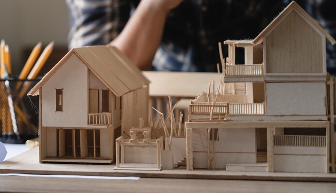 В Дарницком районе продолжается восстановление домов после обстрелов: глава РГА рассказал детали