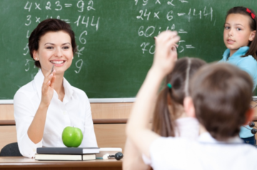 "Деньги ходят за учителем": в Украине стартовала новая пилотная программа