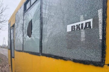 Россияне ударили дроном по пассажирскому автобусу в Краматорске — есть раненые