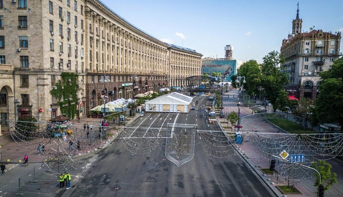 Как на Крещатике строят большую фан-зону: видео с высоты