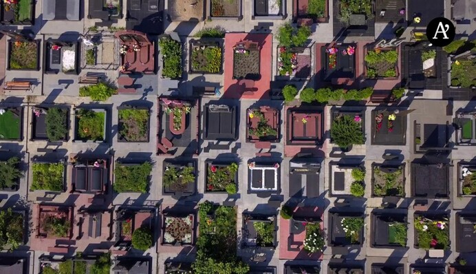 Словацкий художник изобразил танковый таран на Донбассе