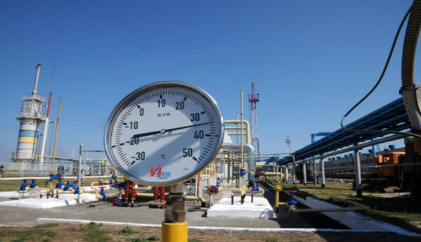 При попадании снаряда в пассажирский автобус в Донецке погибла женщина