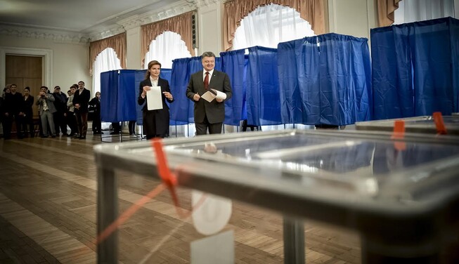 ​Фейк о запрете укрТВ показывать рукопожатие Порошенко с Путиным развенчали