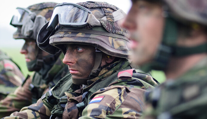 700 голландцев