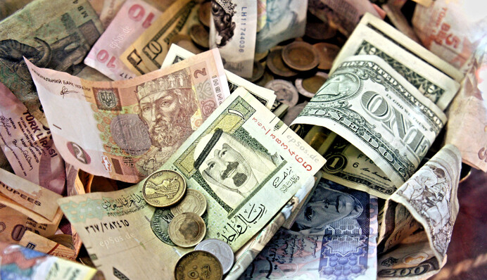 Политика подорвала валюту