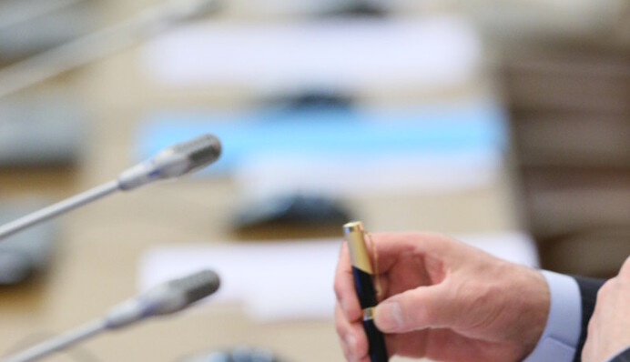 Государственную службу очистят от политики